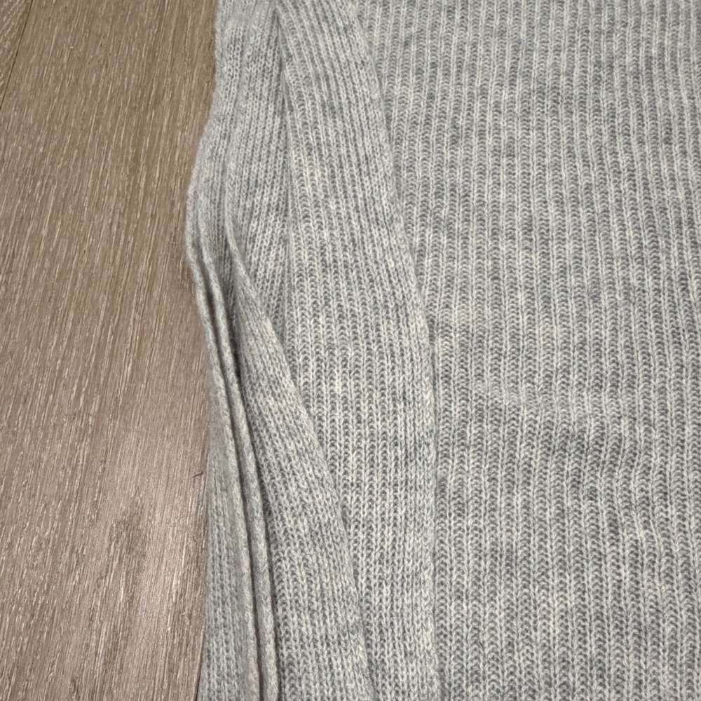 the cashmere project LONDON GREY HEATHER Ribbed Infinity Scarf 100% Cashmere - Picture 3 of 6
